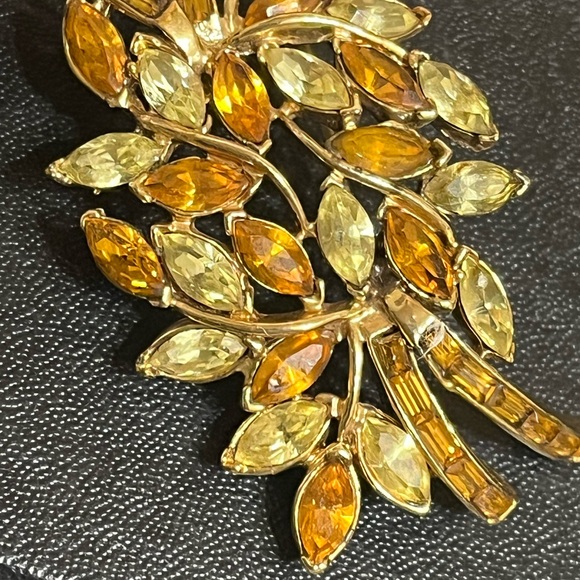 Vintage Coro Rhinestone Brooch - Picture 4 of 10